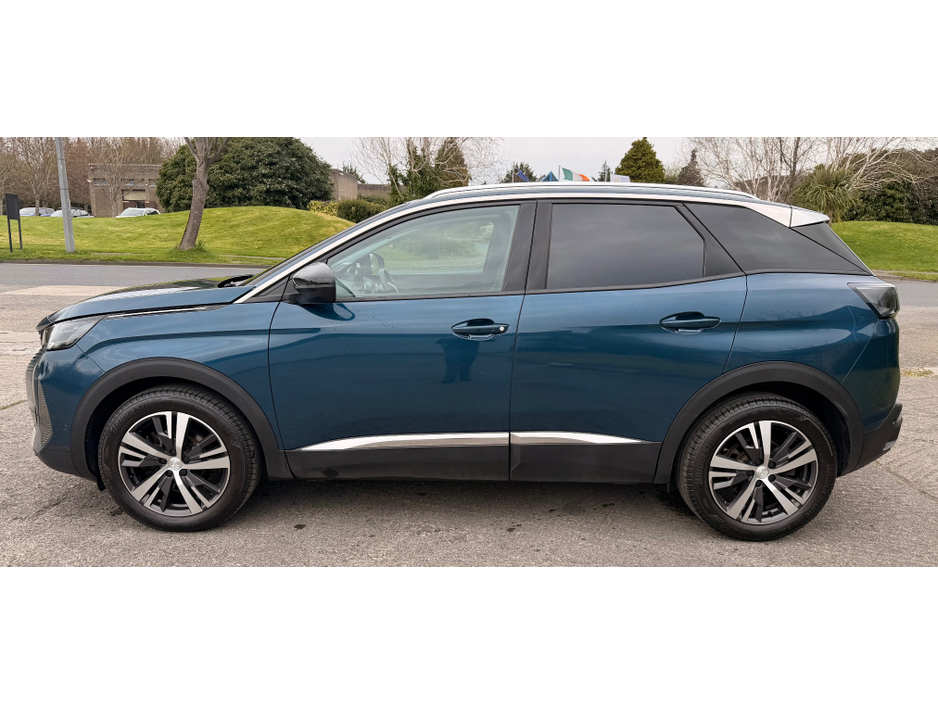 2022 Peugeot 3008 - image 10