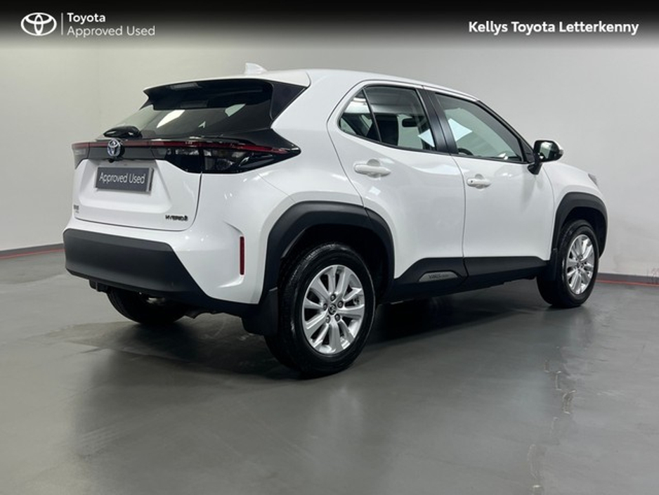 2022 Toyota Yaris Cross - image 2