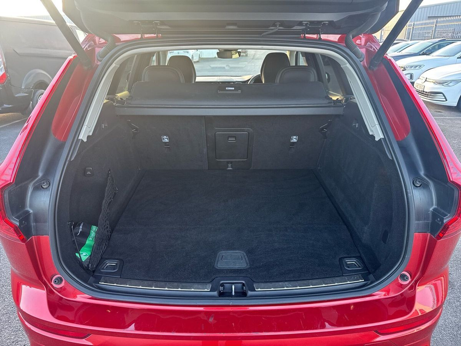 2023 Volvo XC60 T6 PHEV 350hp AT8 Plus (dark theme) €44,975