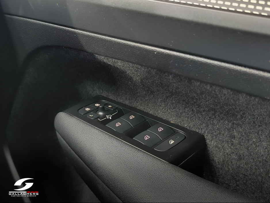 2022 Volvo XC40 (221) R-DESIGN T4 RECHARGE AUTO €33,995