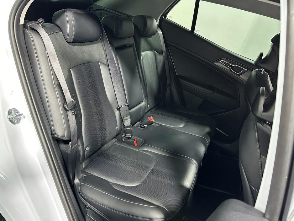 2025 Kia Sportage - image 11