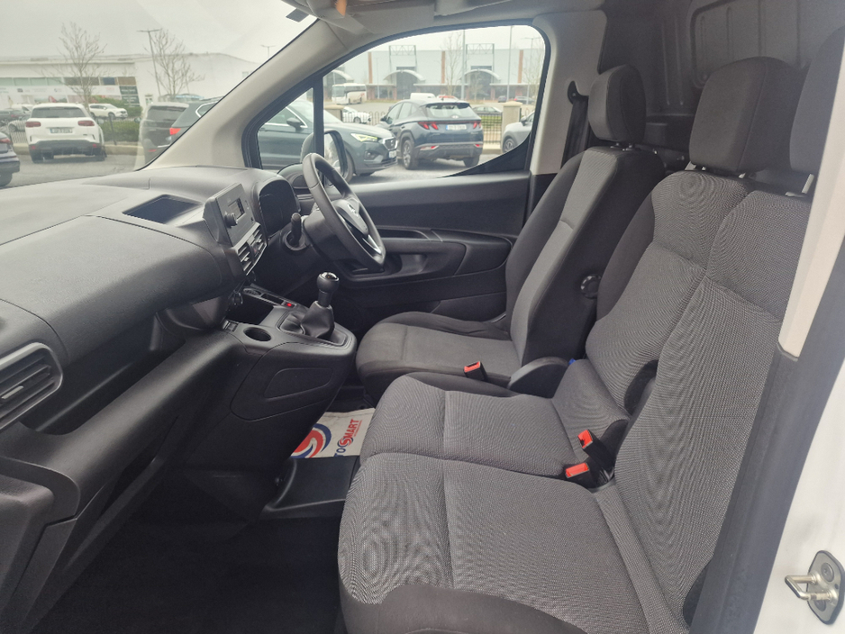 2021 Opel Combo - image 15