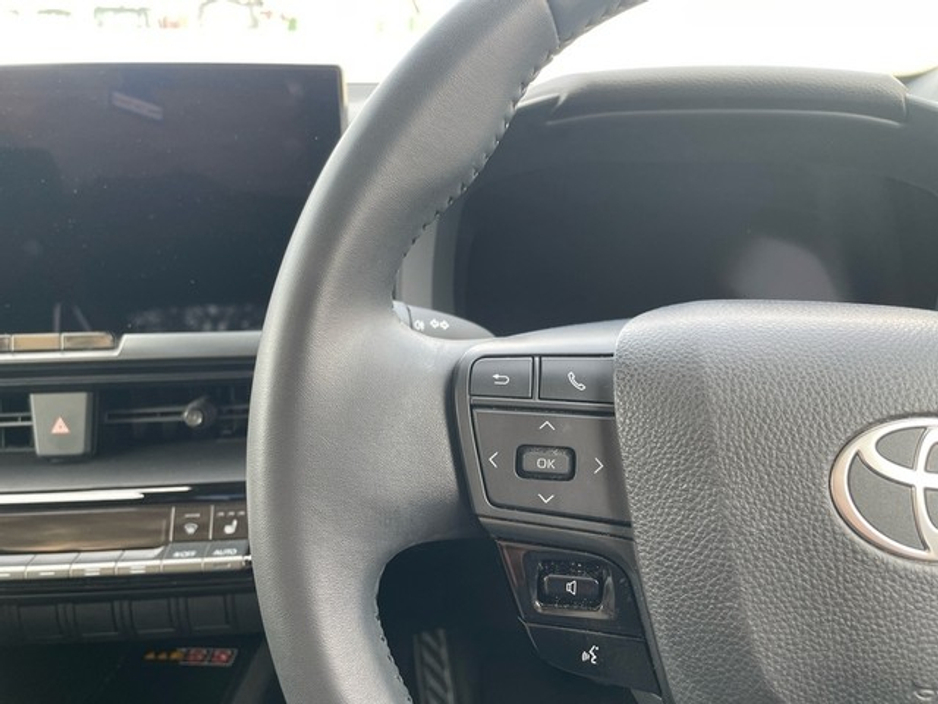 2024 Toyota C-HR - image 12