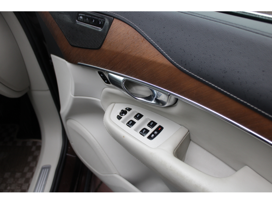 2019 Volvo XC90 - image 10