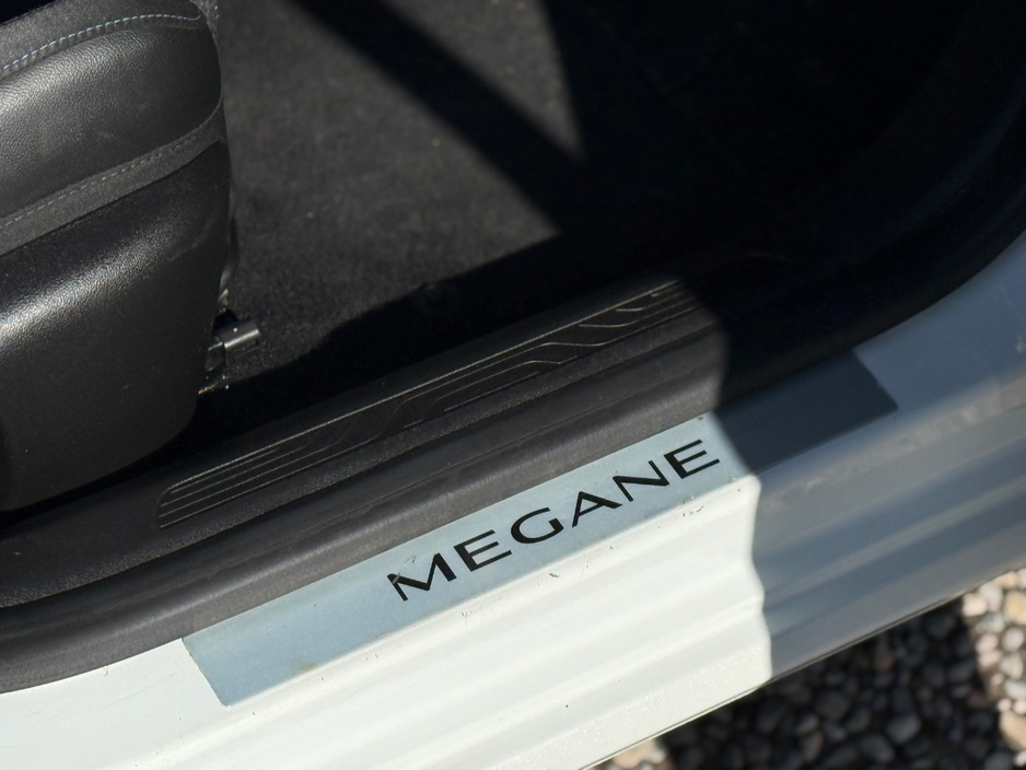 2017 Renault Megane - image 21