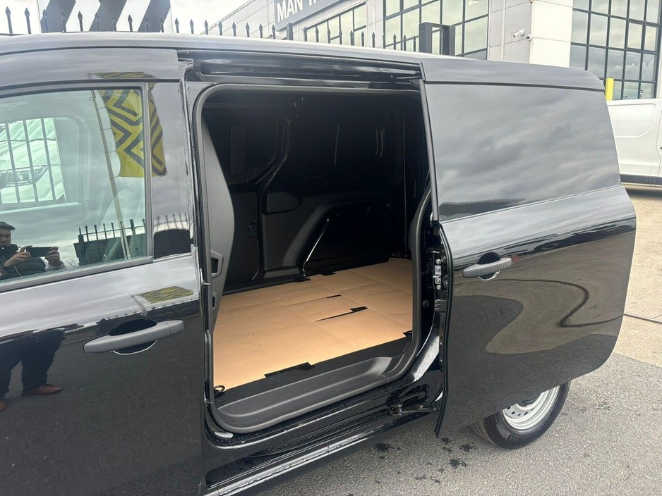 2025 Renault Kangoo - image 6