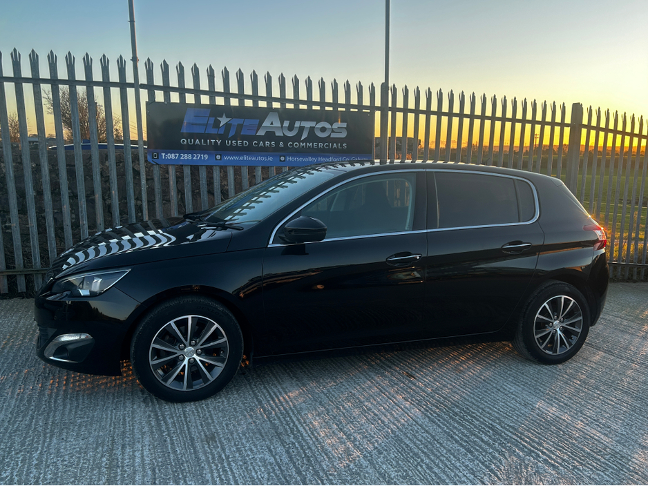 2015 Peugeot 308 - image 9