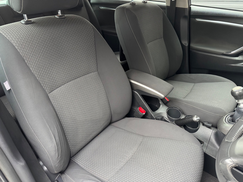 2014 Toyota Corolla Verso - image 10