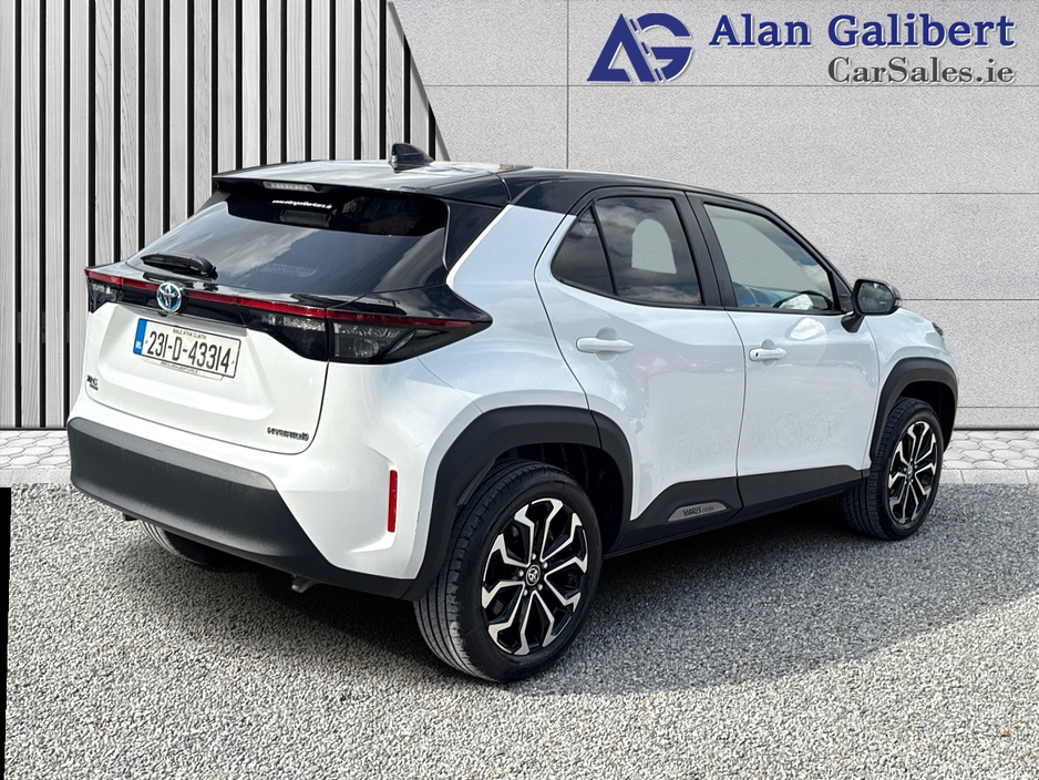 2023 Toyota Yaris Cross - image 8