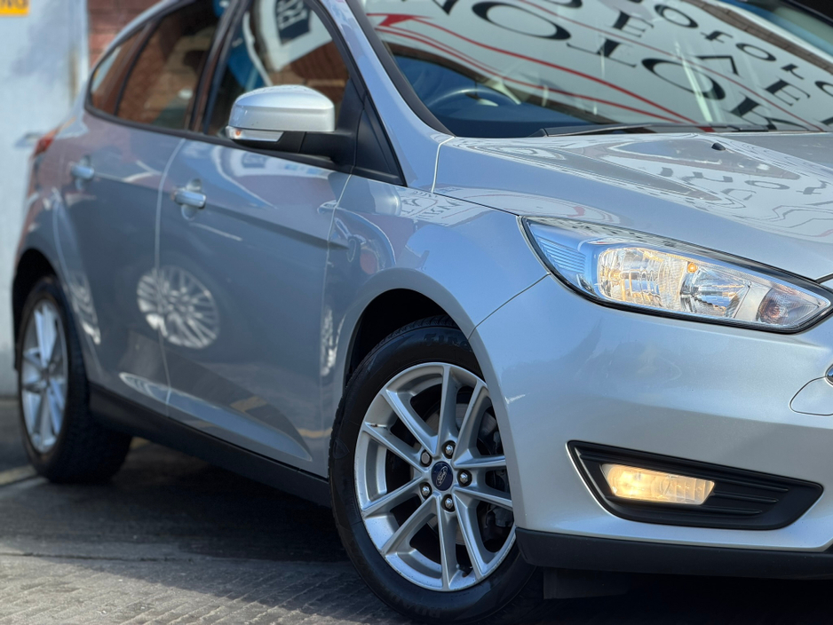 2017 Ford Focus - image 15