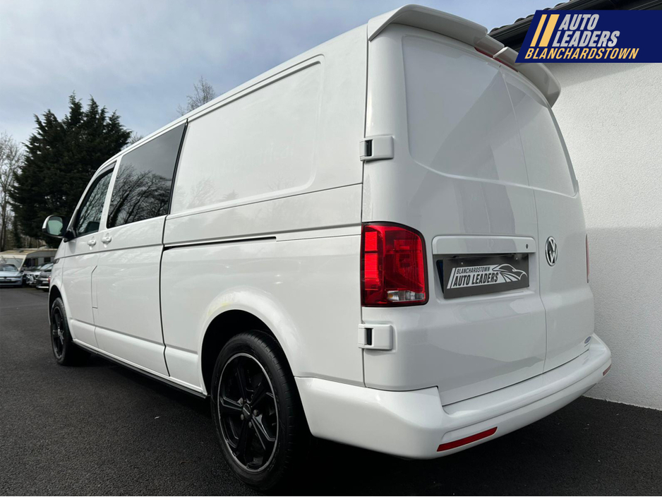 2021 Volkswagen Transporter - image 4