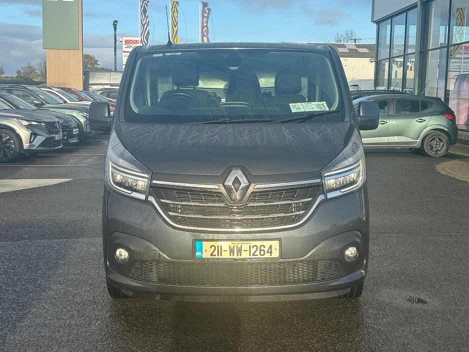 2021 Renault Trafic - image 2