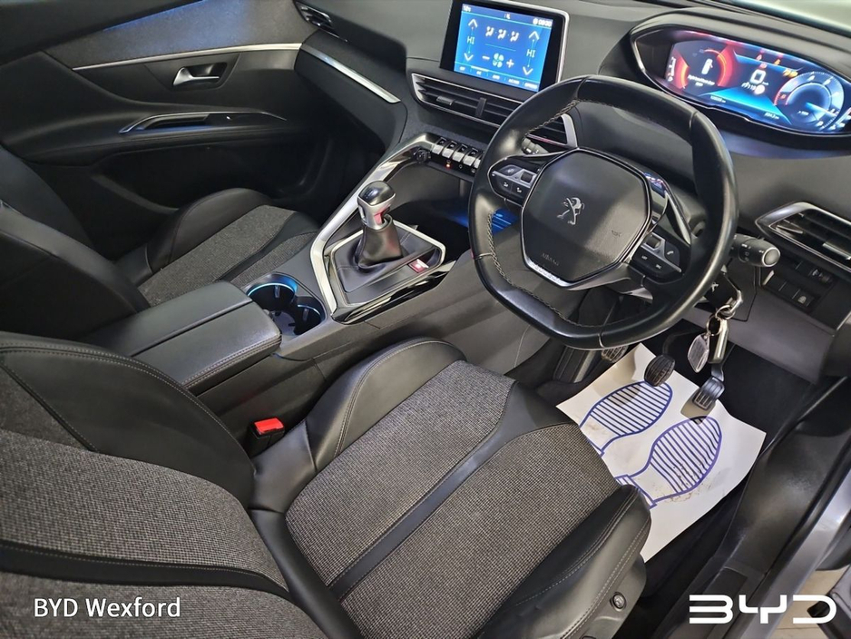 2020 Peugeot 5008 - image 8