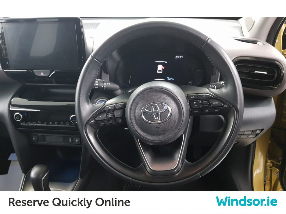 2022 Toyota Yaris Cross - image 3