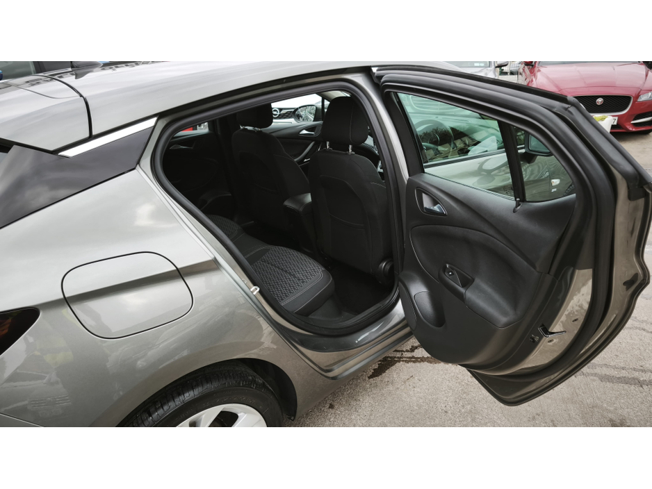 2019 Opel Astra - image 12