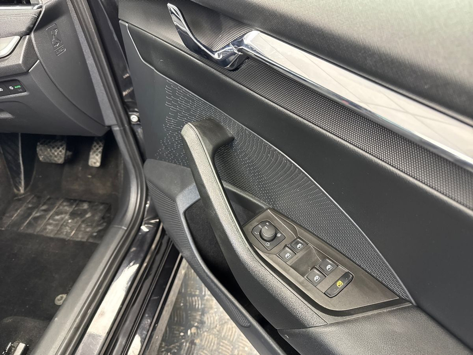 2023 Skoda Octavia - image 11