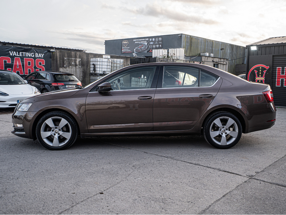 2018 Skoda Octavia - image 16