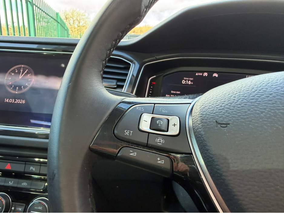 2020 Volkswagen T-Roc - image 13