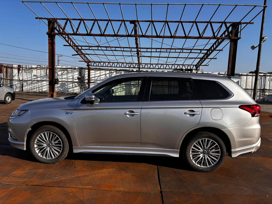 2018 Mitsubishi Outlander - image 4