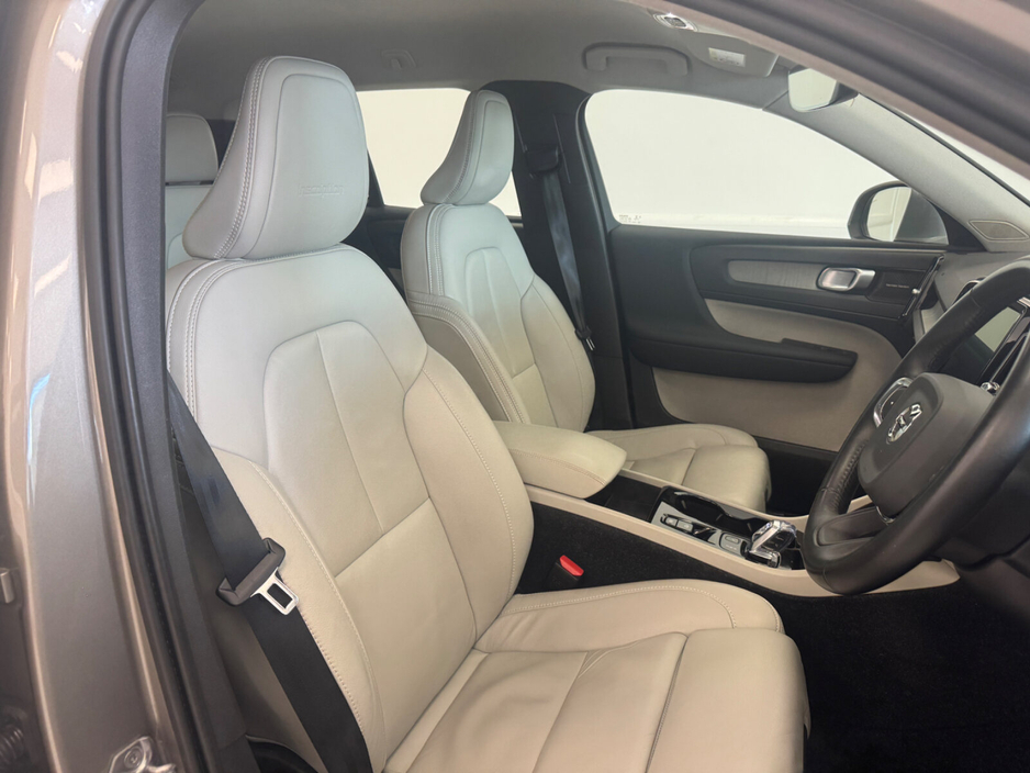 2020 Volvo XC40 - image 8
