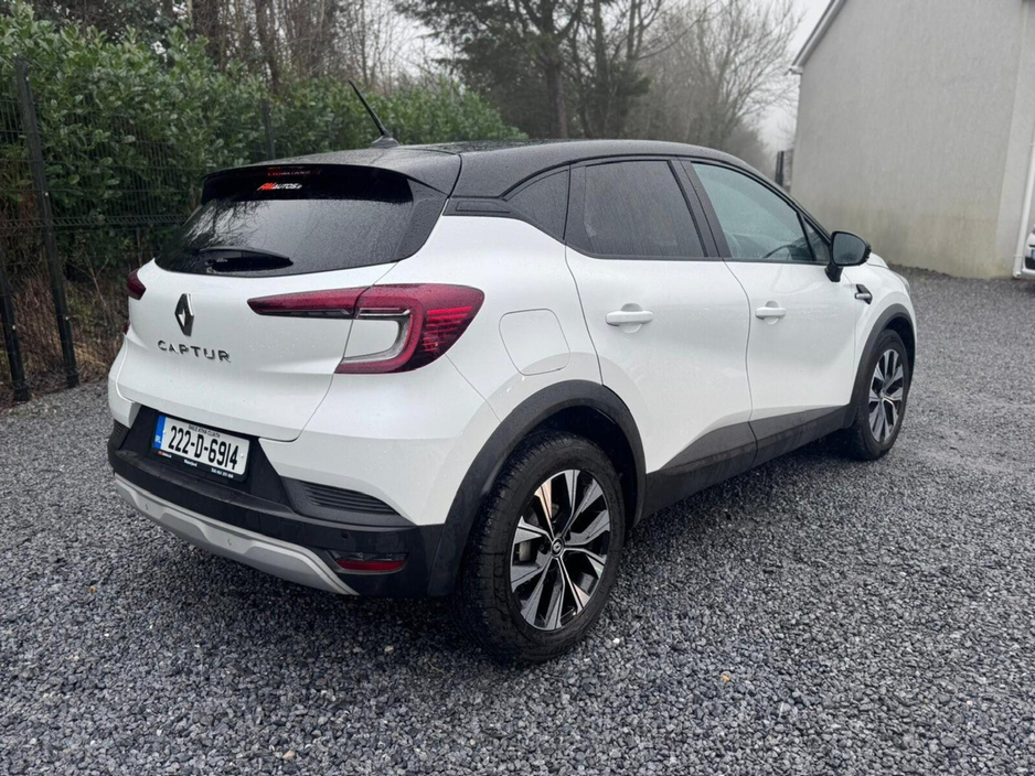 2022 Renault Captur - image 7