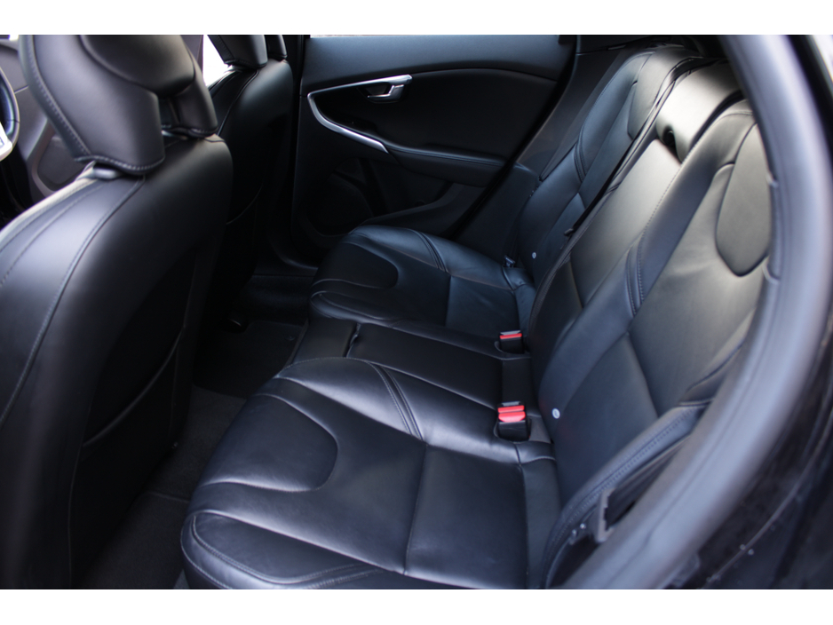 2016 Volvo V40 2.0D4 DYNAMIQUE EDITION 5DR HATCHBACK AUTOMATIC // 1 OWNER CAR WITH ONLY 56,000 KMS IN AS NEW CONDITION // BUY WITH CONFIDENCE AA AND SIMI APPROVED DEALER 2026 // FINANCE ARRANGED // TRADE INS WELCOME €15,950