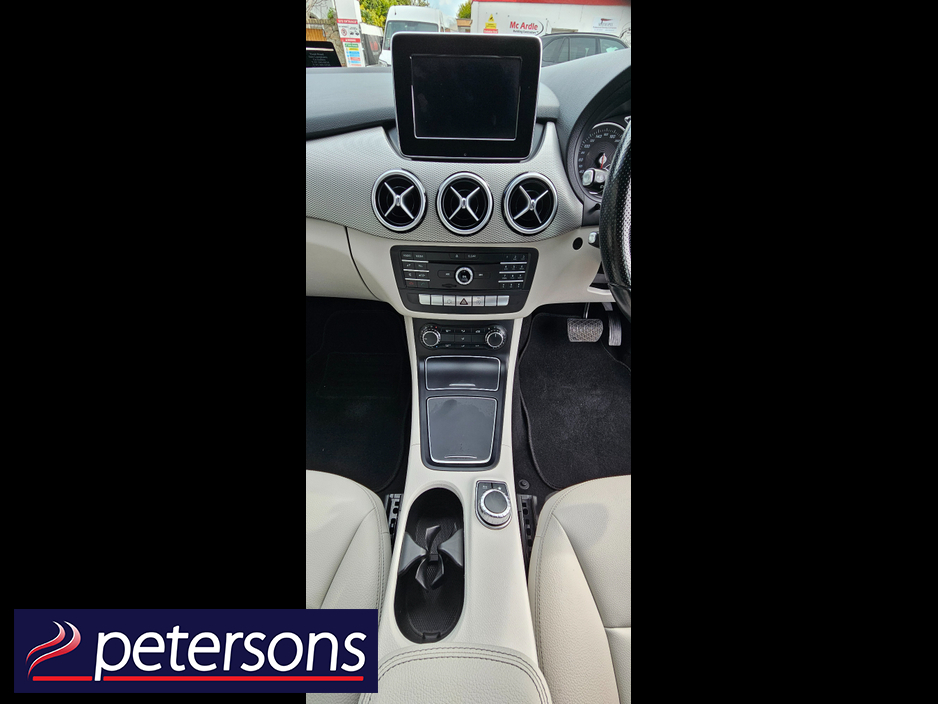 2015 Mercedes-Benz B Class - image 24