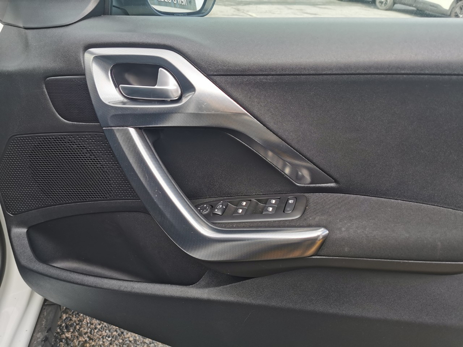 2019 Peugeot 2008 - image 11