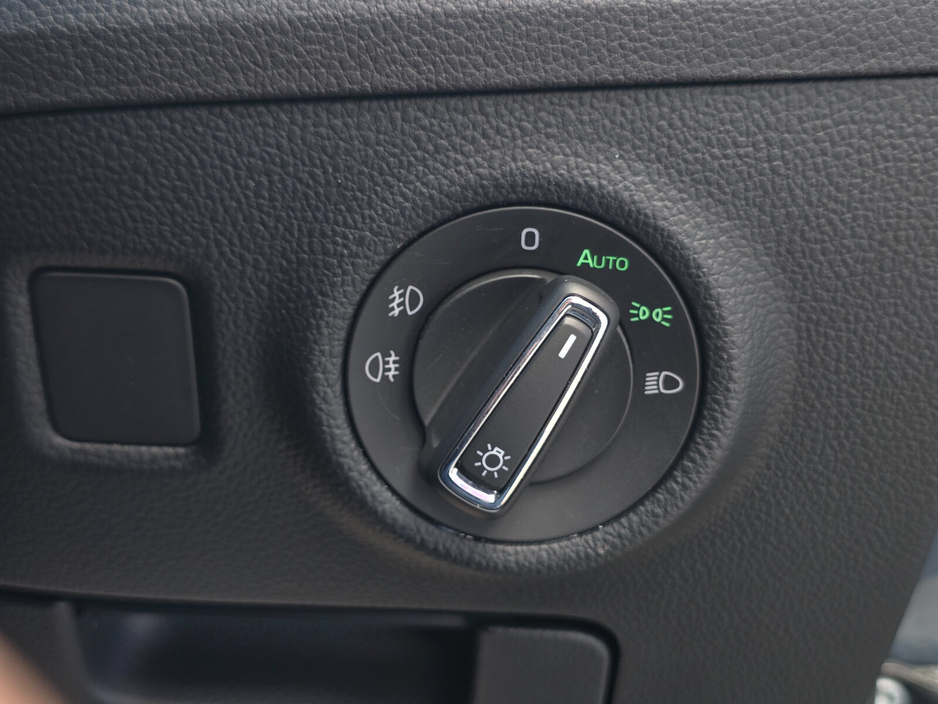 2018 Skoda Superb - image 40