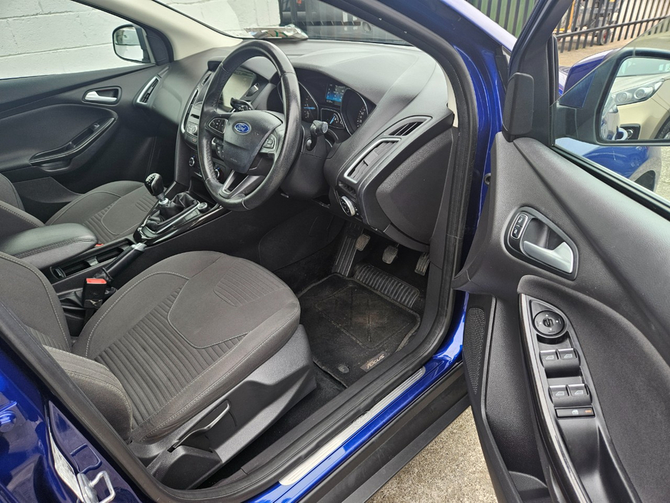 2016 Ford Focus - image 10
