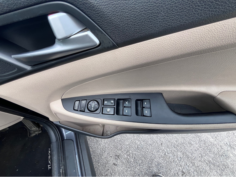 2016 Hyundai Tucson - image 13