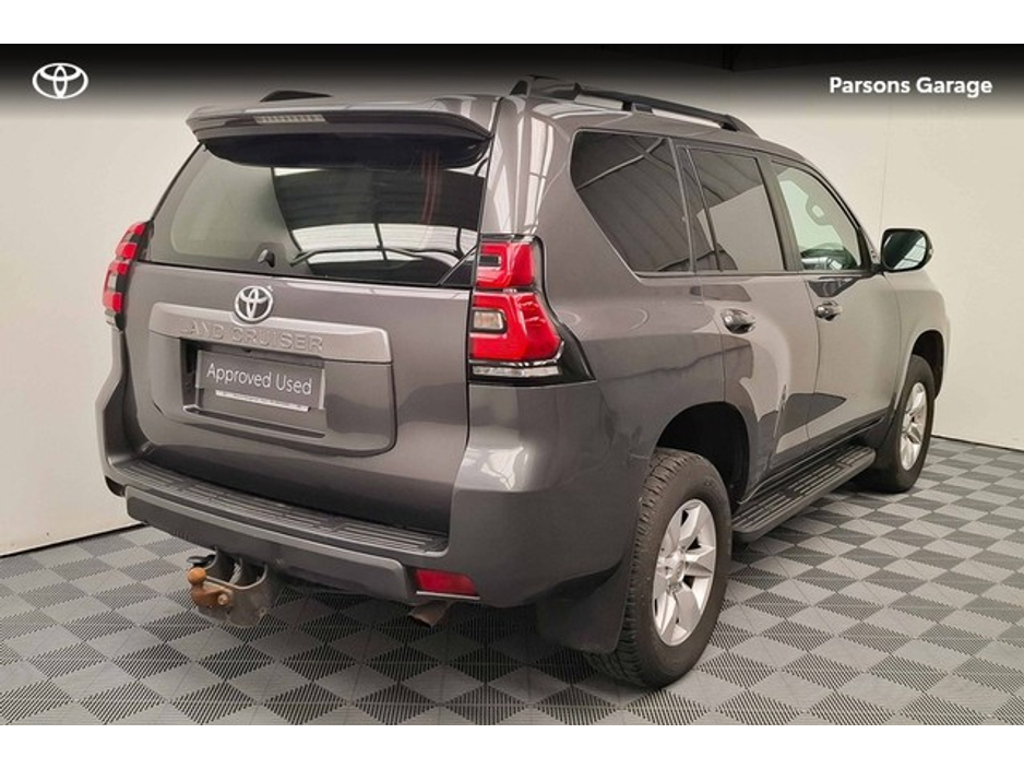 2023 Toyota Landcruiser - image 2