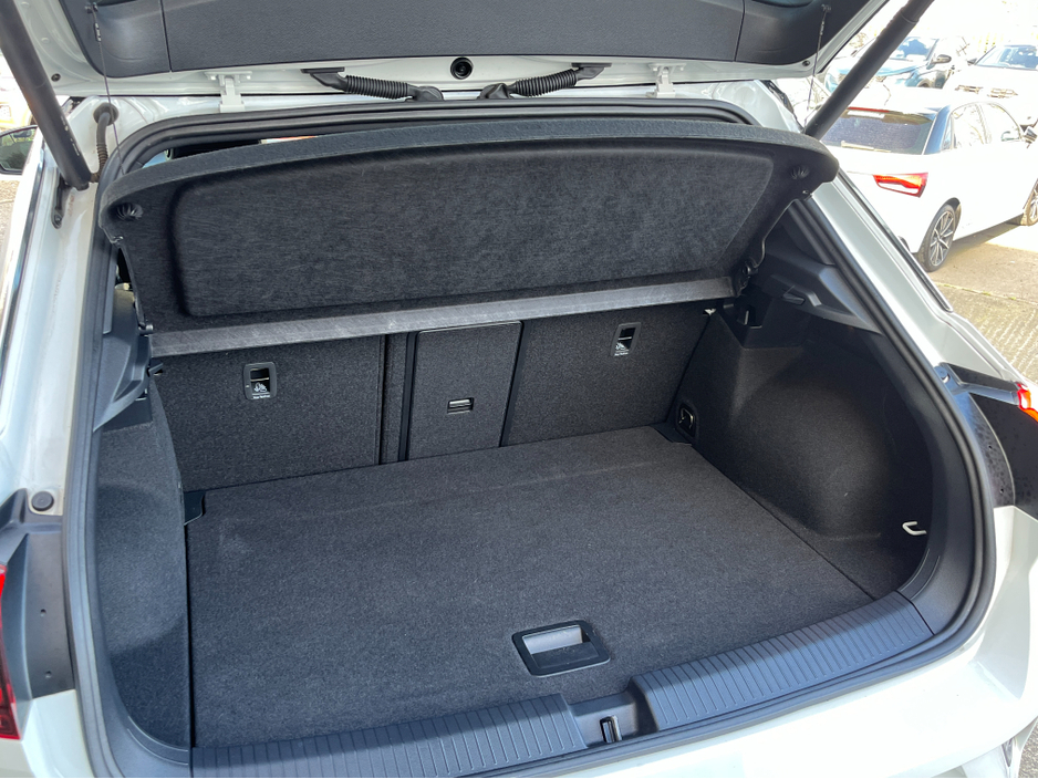 2023 Volkswagen T-Roc - image 9