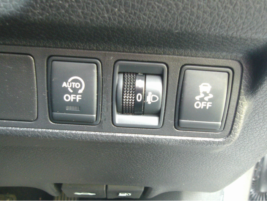 2015 Nissan Pulsar - image 20