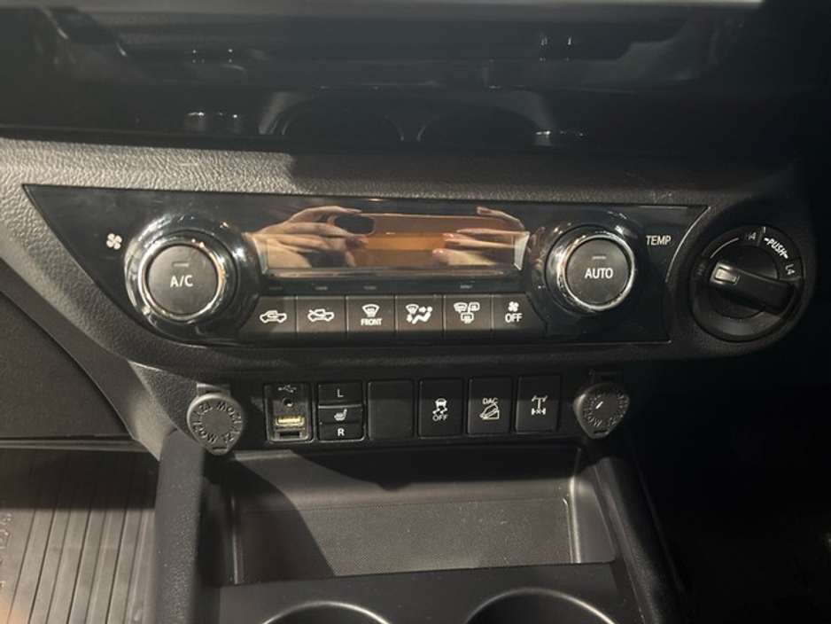 2020 Toyota Hilux DCAB INVINCIBLE AUTO €40,500