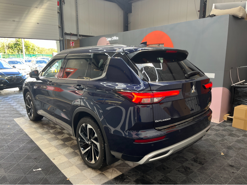 2023 Mitsubishi Outlander - image 4
