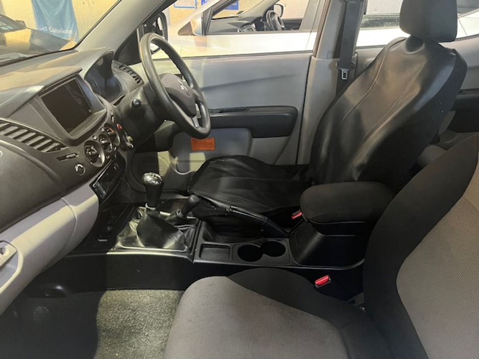 2015 Mitsubishi L200 CREWCAB  LB DCB 4X4 2.5  134BHP €14,950