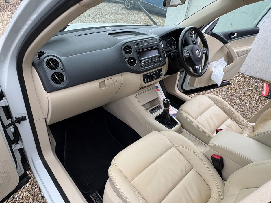 2014 Volkswagen Tiguan - image 2