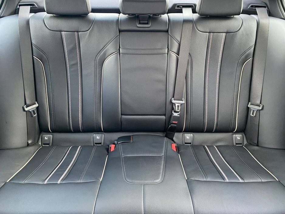 2018 BMW 5 Series - image 13