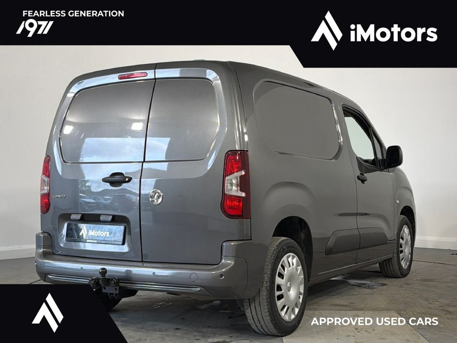 2022 Vauxhall Combo - image 3