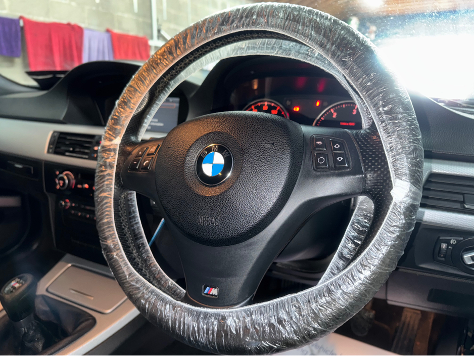 2011 BMW 3 Series - image 10