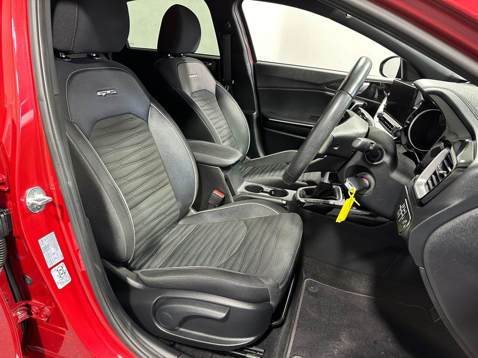 2022 Kia Ceed - image 10