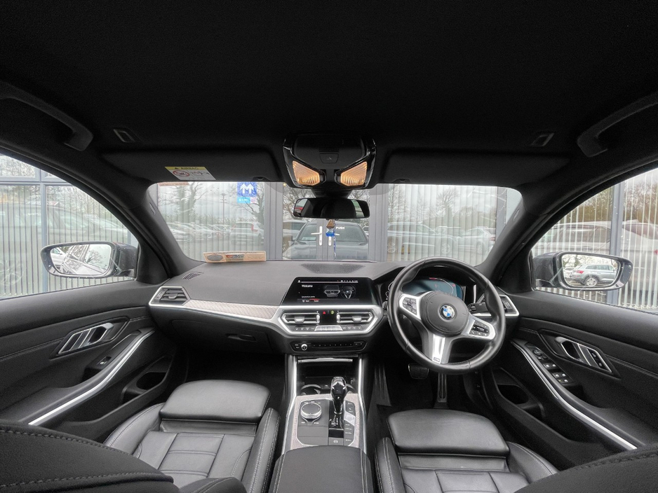 2020 BMW 3 Series - image 9