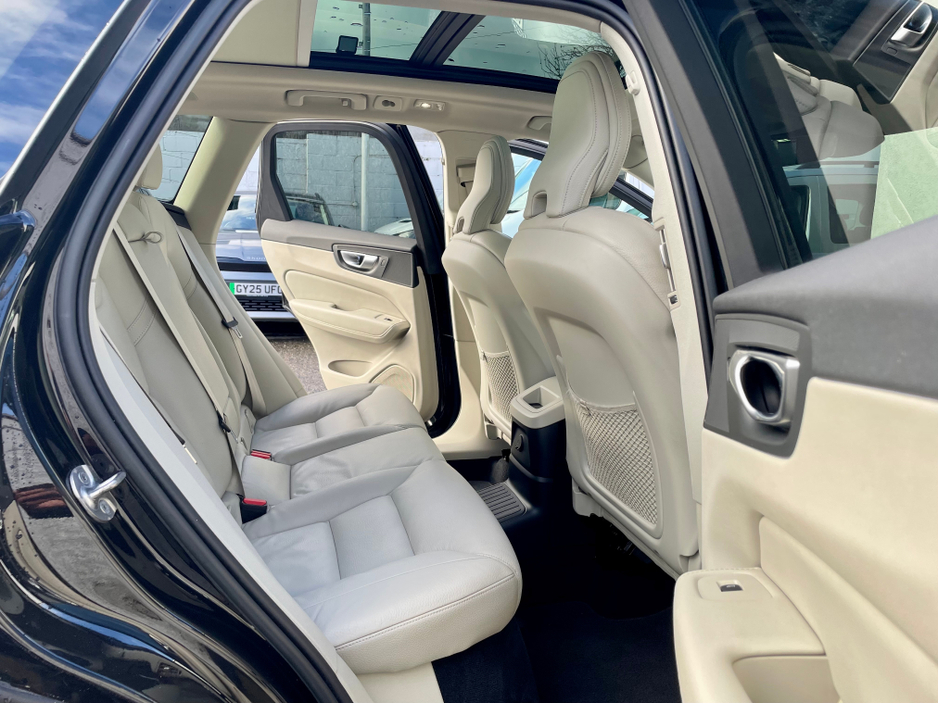 2023 Volvo XC60 T6 RECHARGE PHEV PLUS DARK AWD AUTO 5DR €39,995