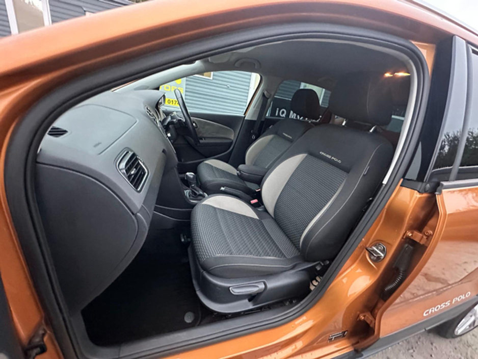 2017 Volkswagen Polo - image 14