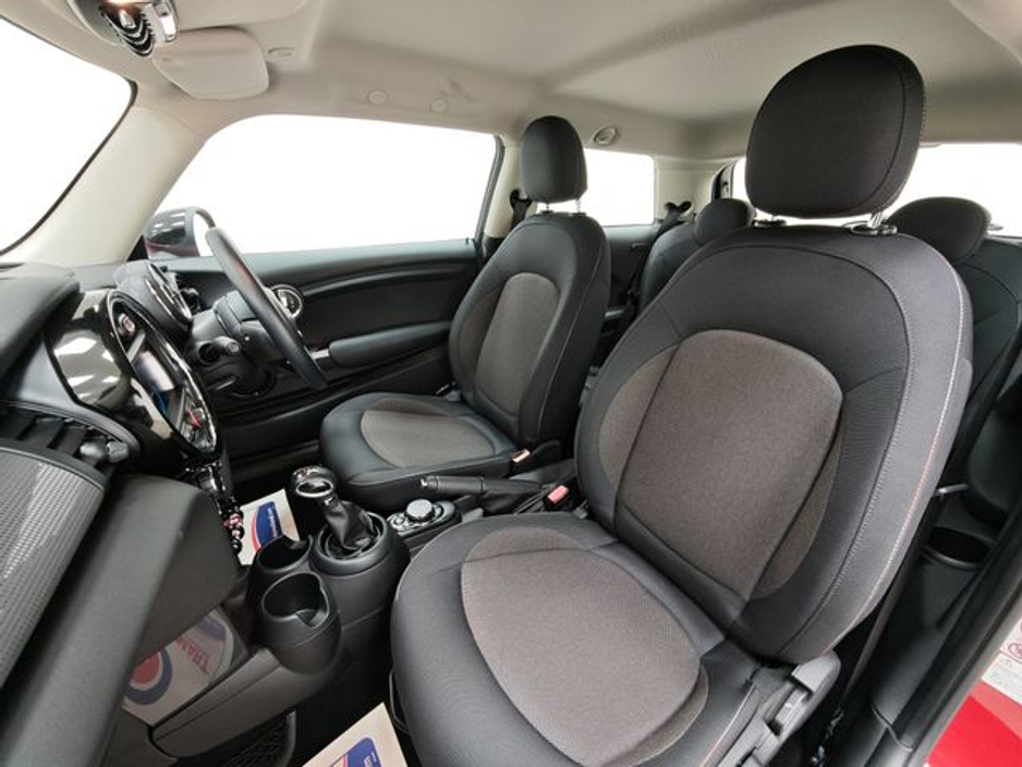 2017 MINI Cooper D - image 14