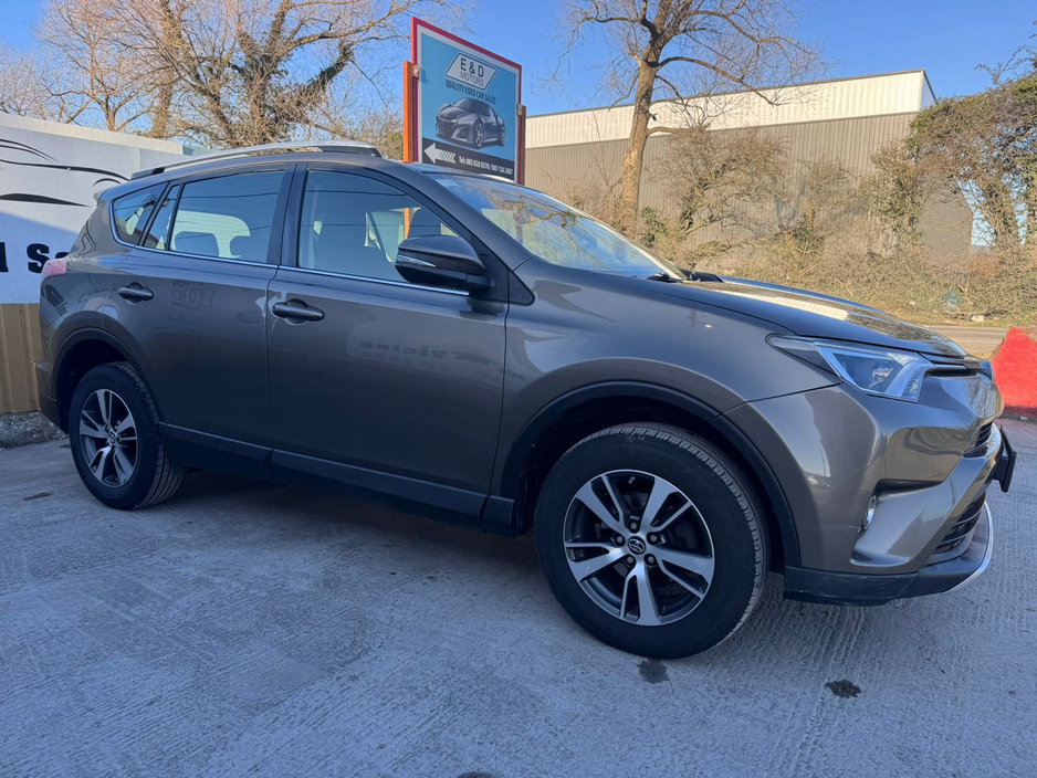 2016 Toyota Rav4 - image 10