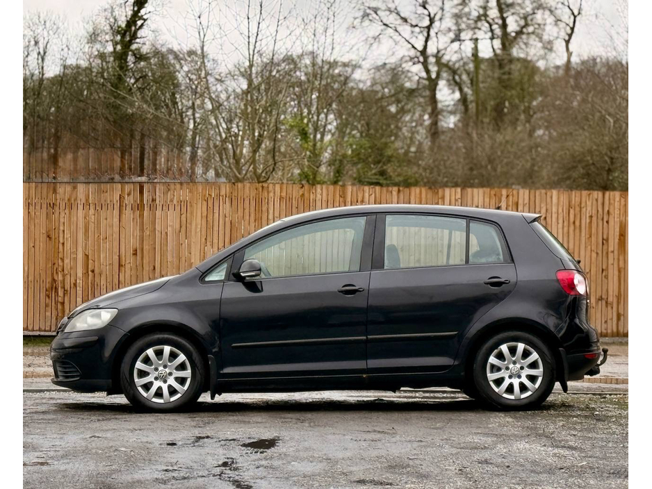 2006 Volkswagen Golf - image 14