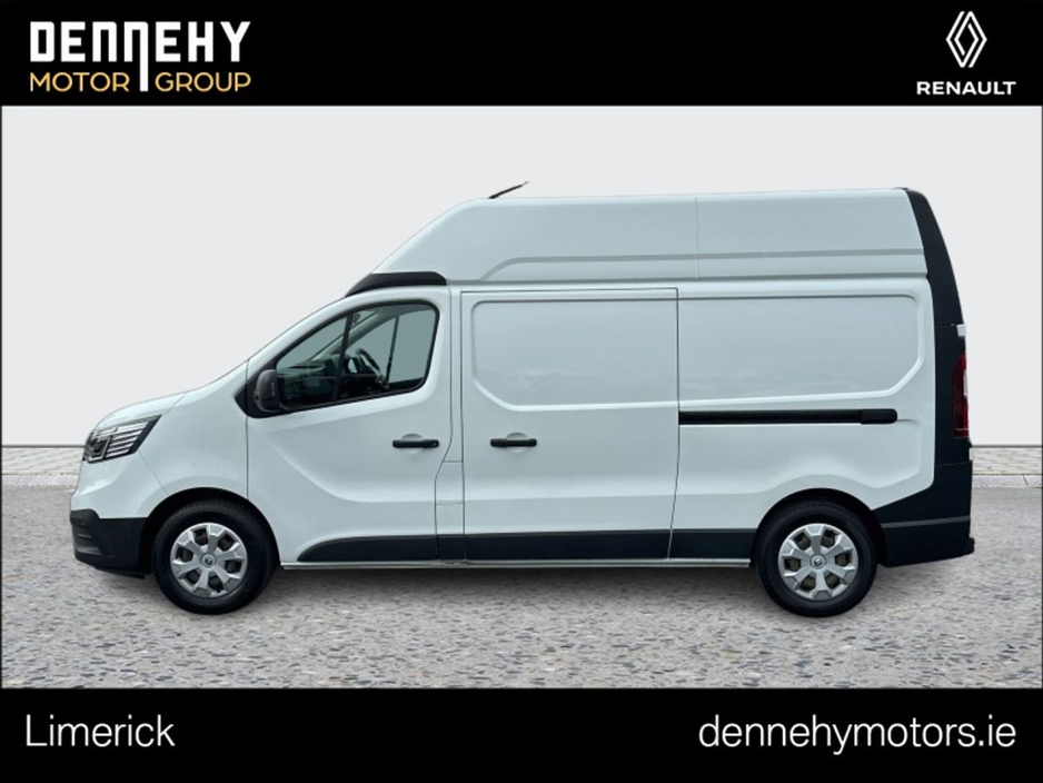 2022 Renault Trafic - image 13