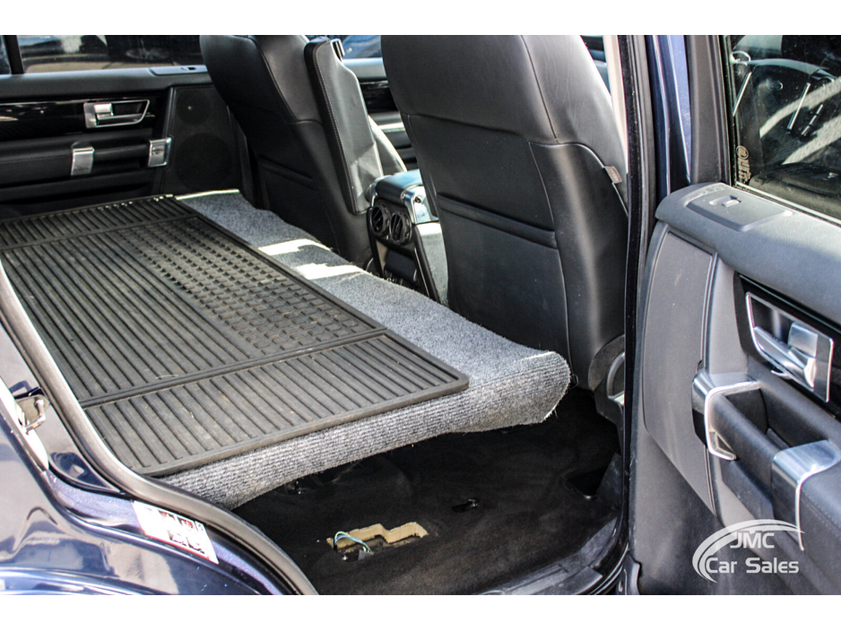 2014 Land Rover Discovery - image 26